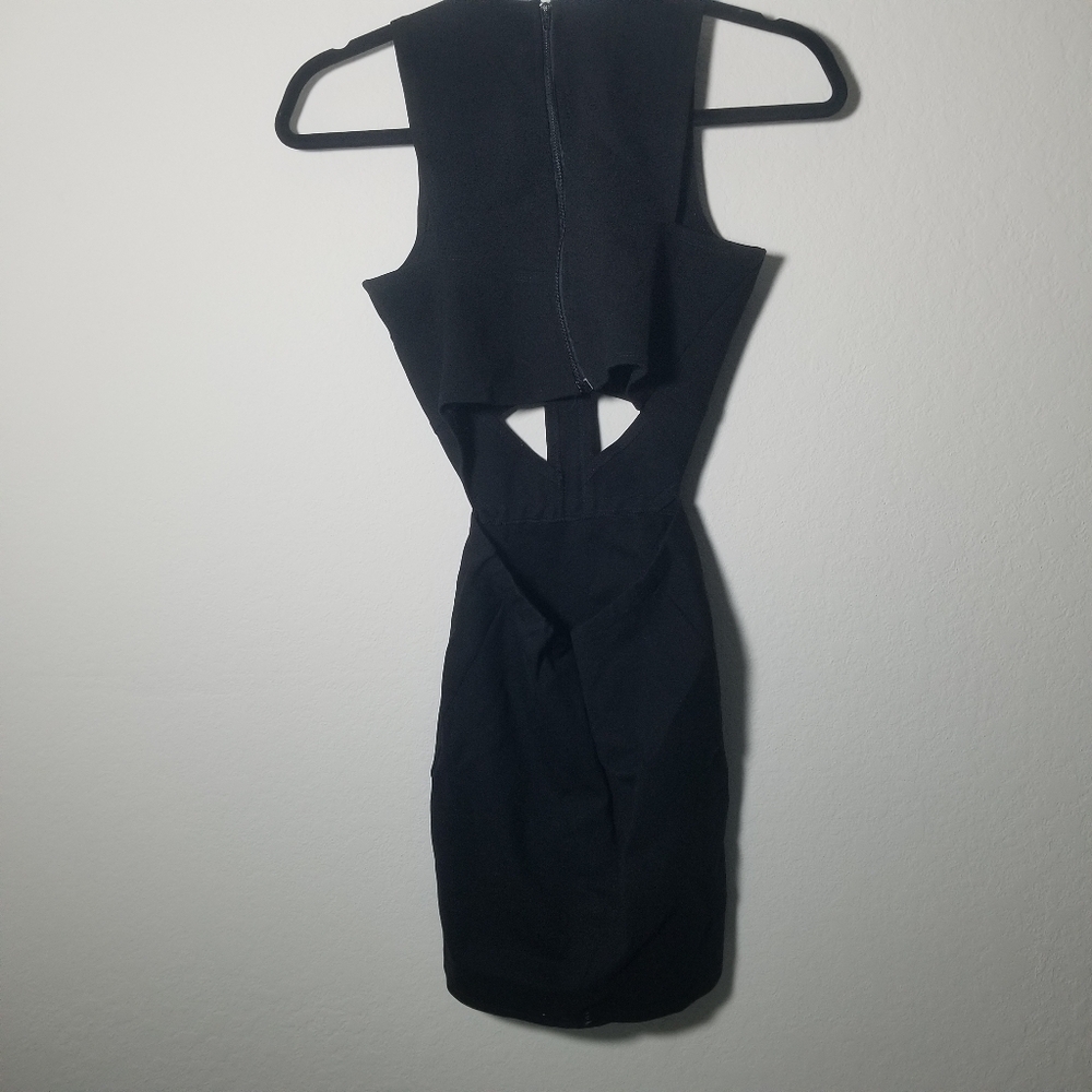 Elegant Black Cut-Out Dress - Picture 2 of 3